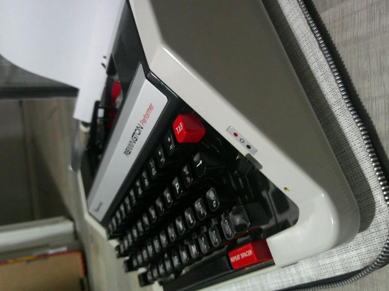 📝 Unleash Your Creativity with the Remington Performer Sperry Rand Typewriter!