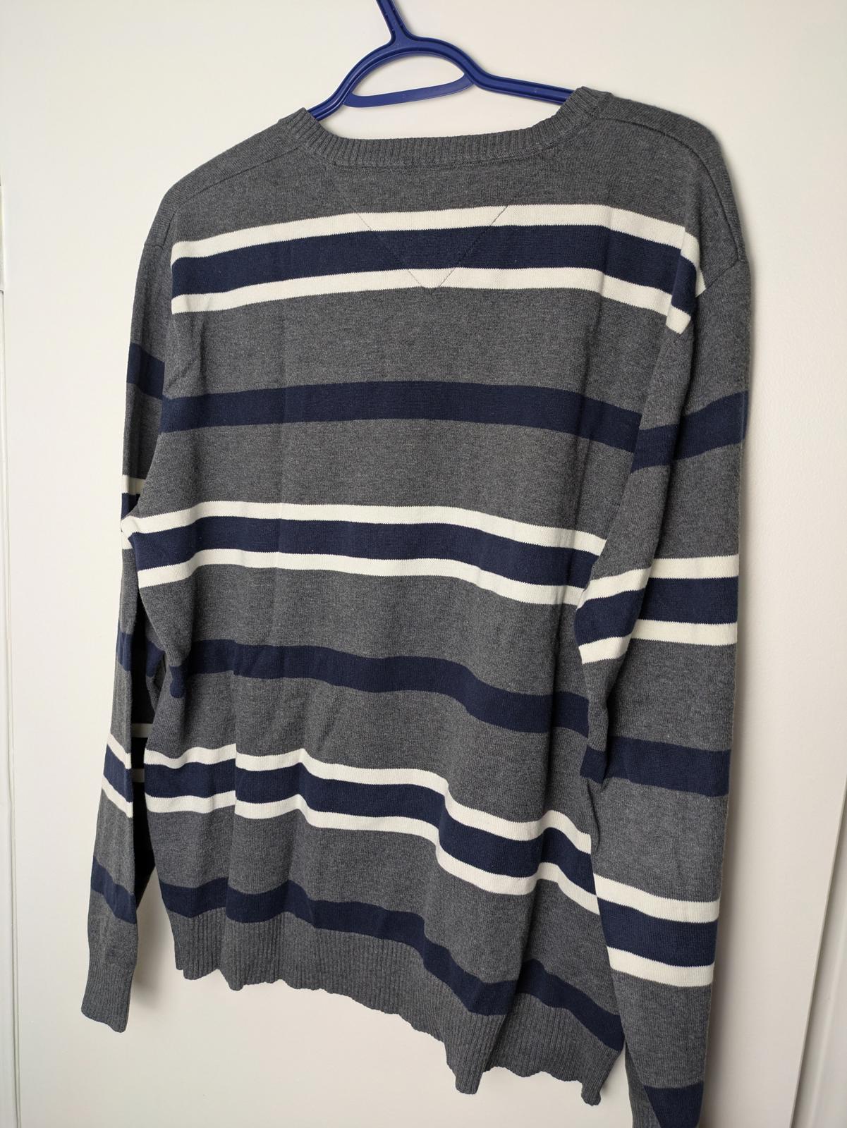 SWFGAA161 - Men's L Tommy Hilfiger  Knit sweater  Striped, Blue, White, and Grey