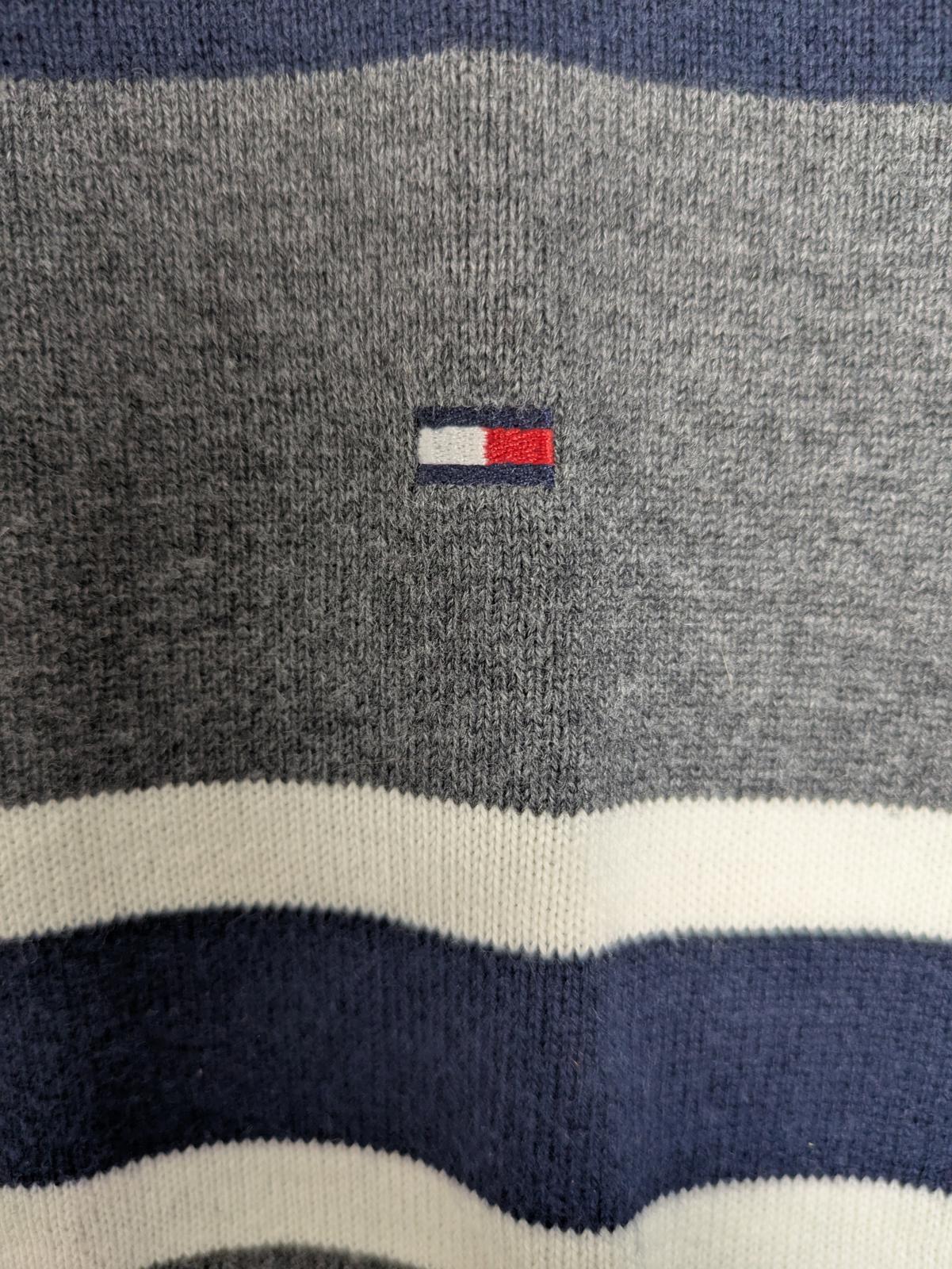 SWFGAA161 - Men's L Tommy Hilfiger  Knit sweater  Striped, Blue, White, and Grey