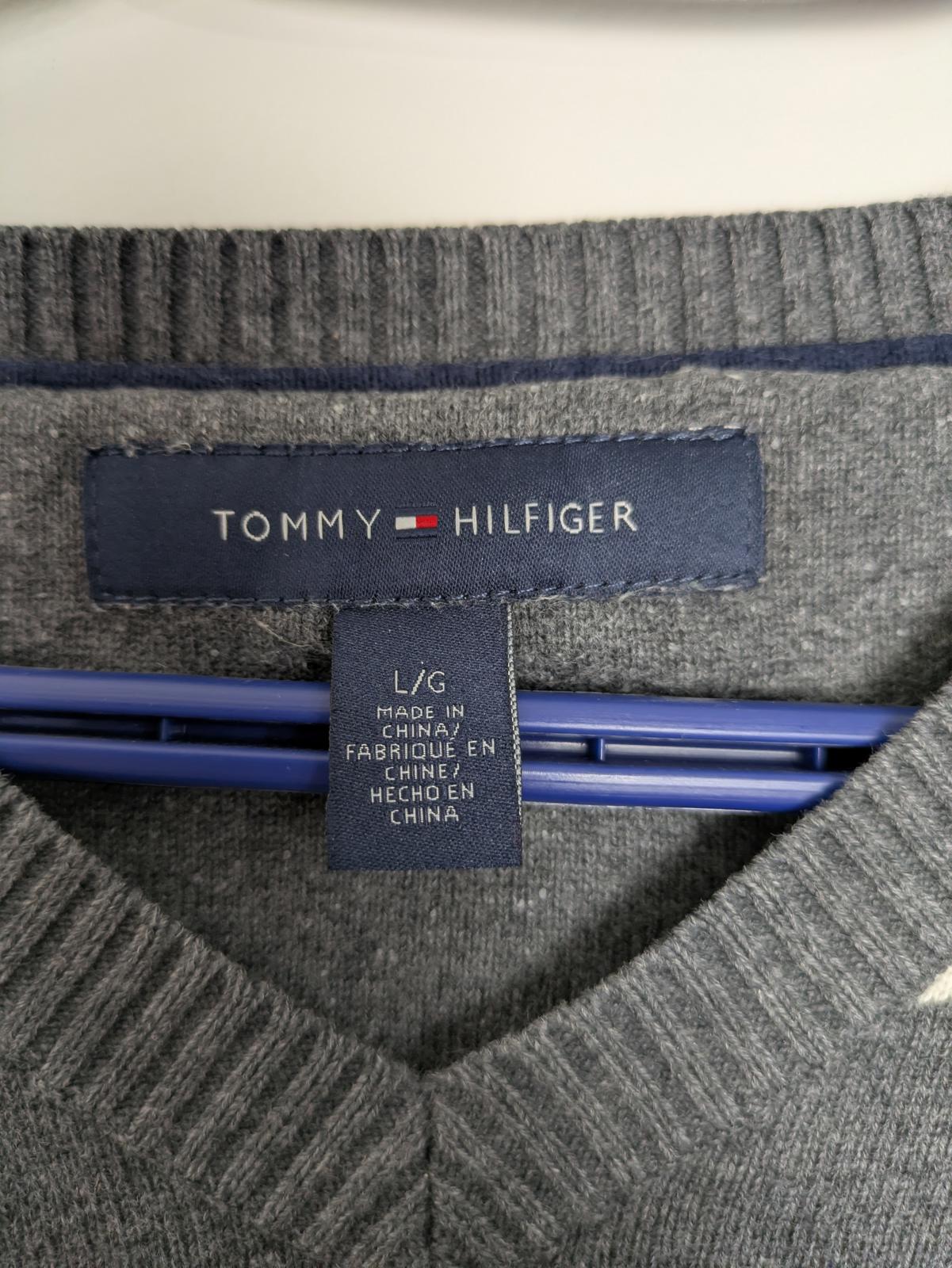 SWFGAA161 - Men's L Tommy Hilfiger  Knit sweater  Striped, Blue, White, and Grey