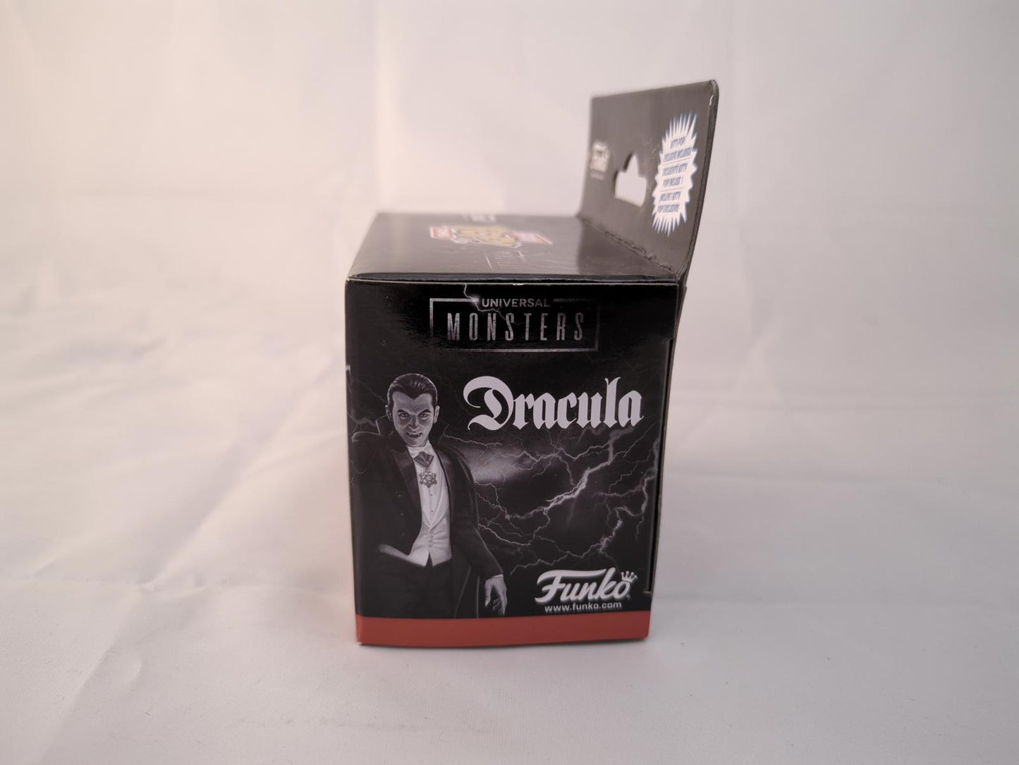 Bitty Pop! Towns Dracula and Castle Collectible