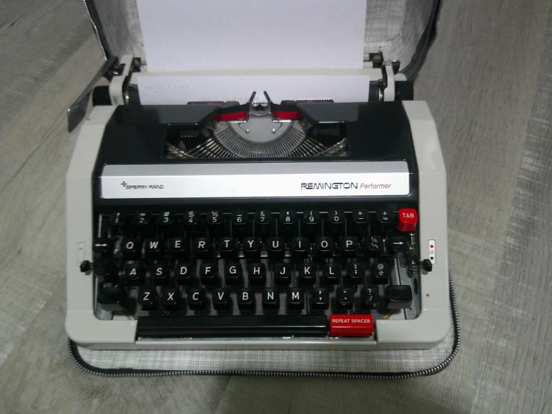 📝 Unleash Your Creativity with the Remington Performer Sperry Rand Typewriter!