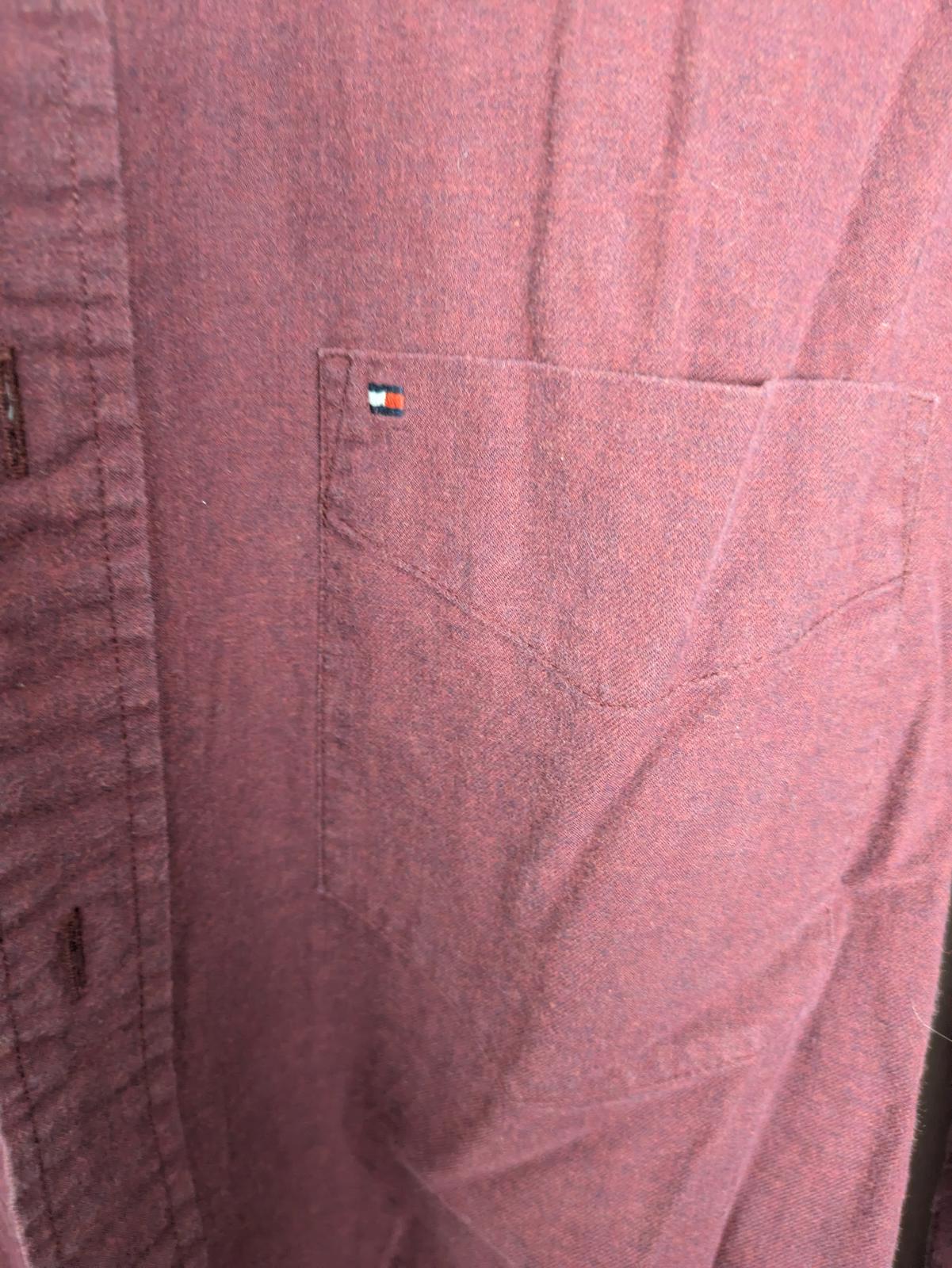 Tommy Hilfiger Men's Casual Button-Down Shirt, Large