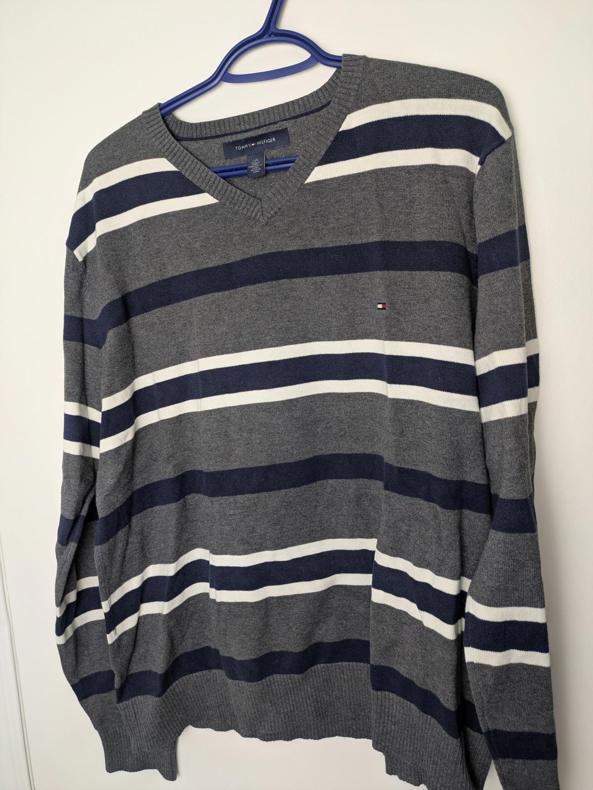 SWFGAA161 - Men's L Tommy Hilfiger  Knit sweater  Striped, Blue, White, and Grey