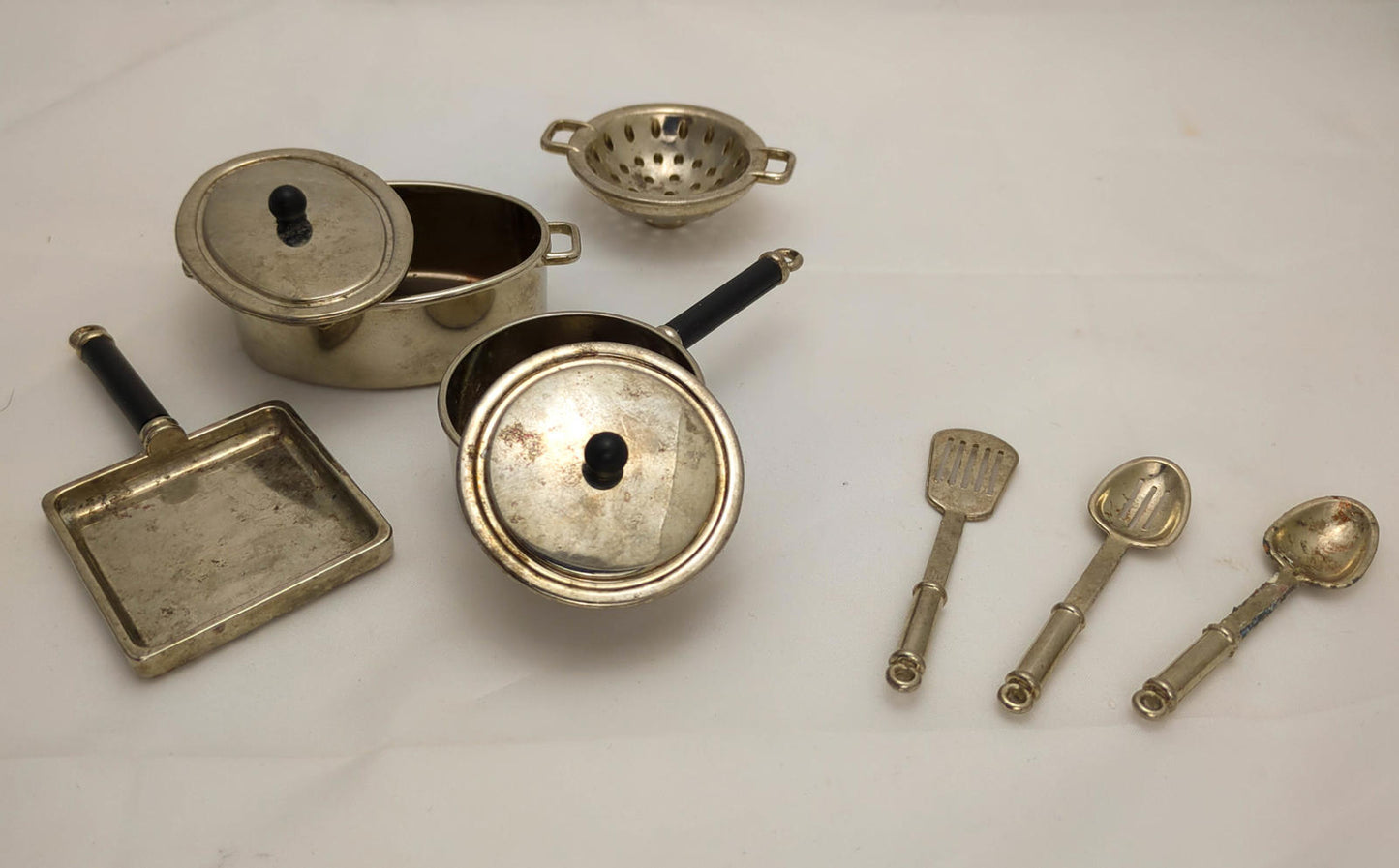 Vintage Tin Toy Cookware Set – 1970s Mini Pots, Pans & Utensils