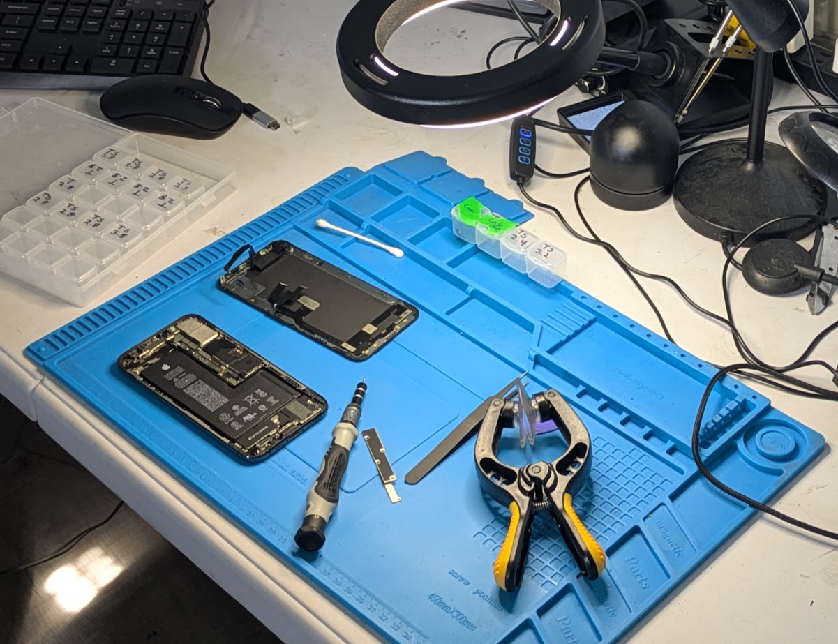 Lithium-Ion Battery Replacement in Raymond: Don’t Ignore the Puffy Look!