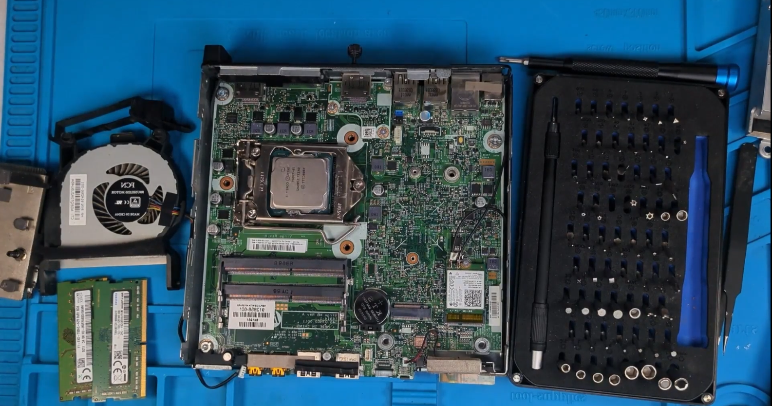 Reviving a Classic: Giving the HP ProDesk 400 G3 Mini a “Second Wind” with Fedora 43